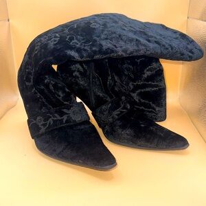 Amanda Smith knee high patented velvet, size 7